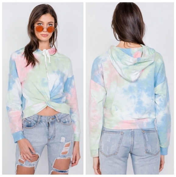 le lis tie dye sweatshirt